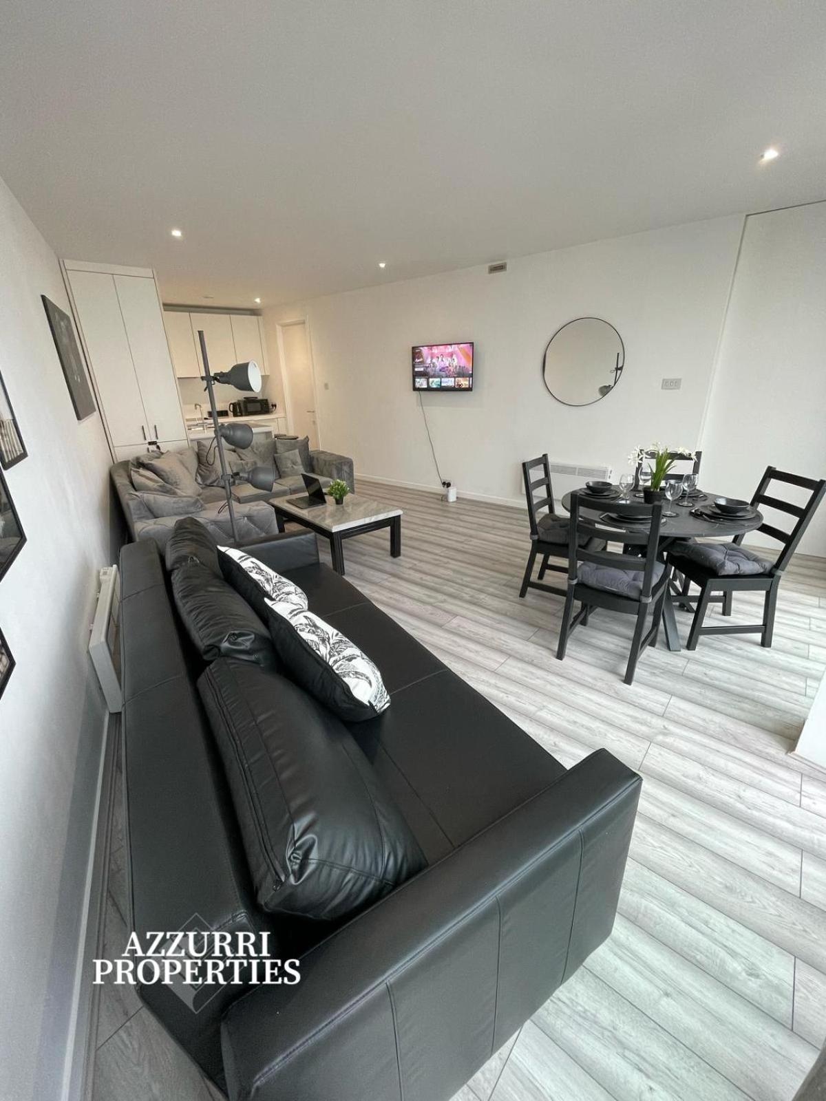 50 Percent Off Monthly Only 4-minute Walk To Moor Street *