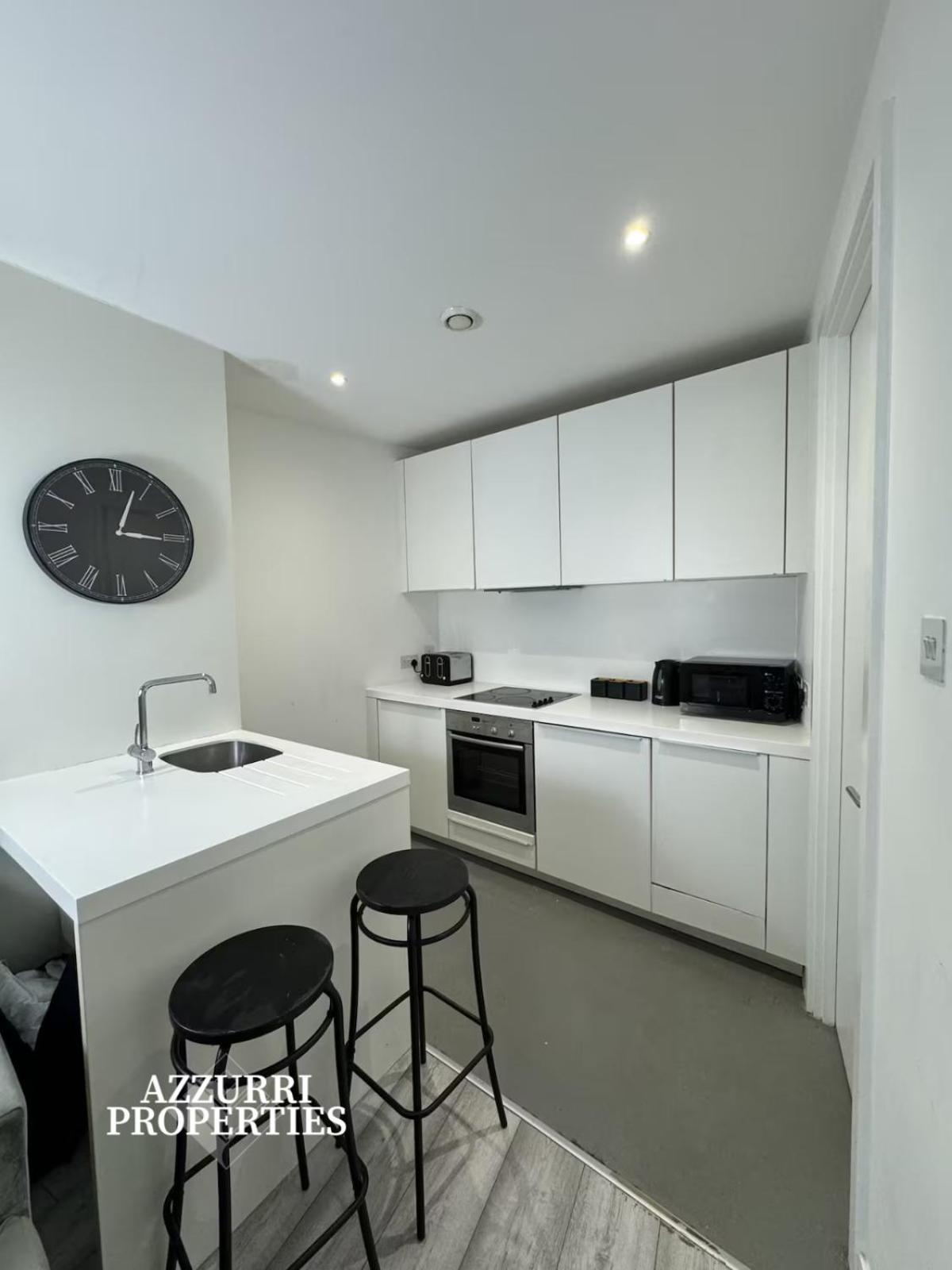50 Percent Off Monthly Only 4-minute Walk To Moor Street * Birmingham